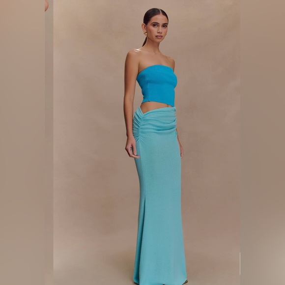 Strapless Blue maxi dress with cutout - Picture 4 of 5